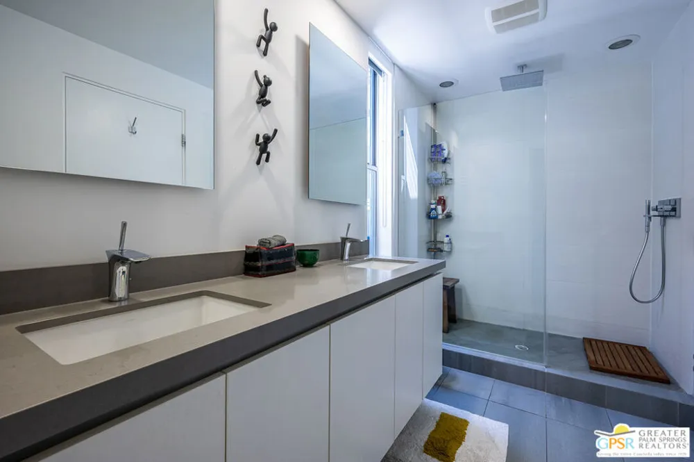 1009 Iris Lane Palm Springs, CA 92264