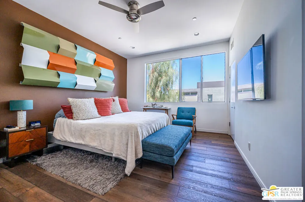 1009 Iris Lane Palm Springs, CA 92264