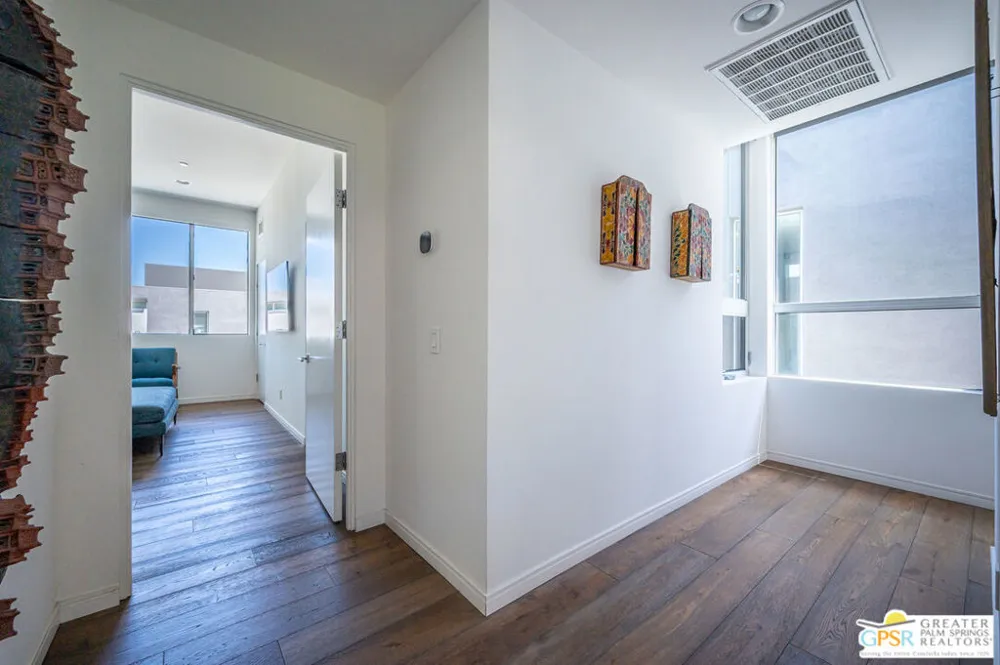 1009 Iris Lane Palm Springs, CA 92264