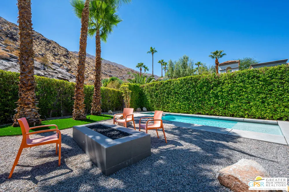 1009 Iris Lane Palm Springs, CA 92264