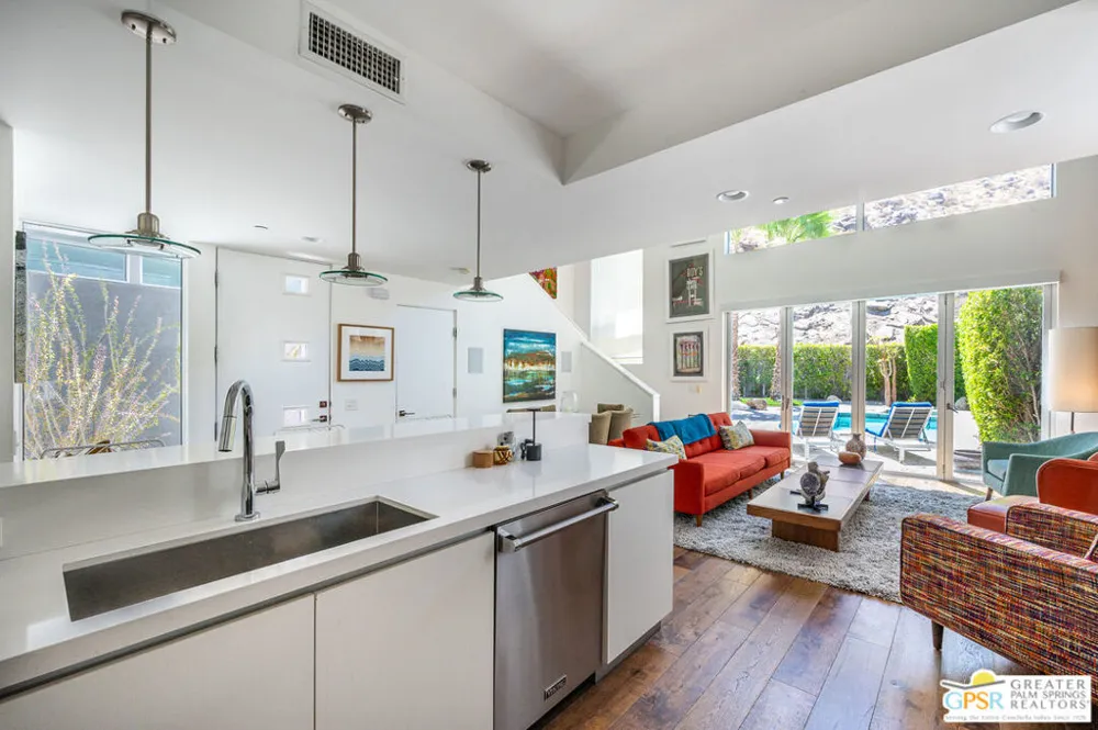 1009 Iris Lane Palm Springs, CA 92264