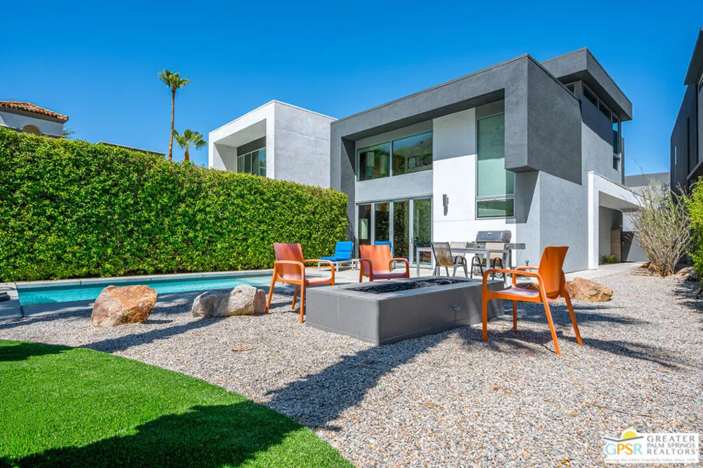 1009 Iris Lane Palm Springs, CA 92264