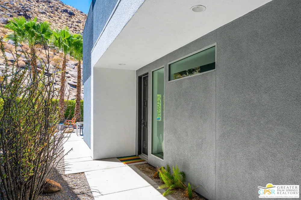 1009 Iris Lane Palm Springs, CA 92264