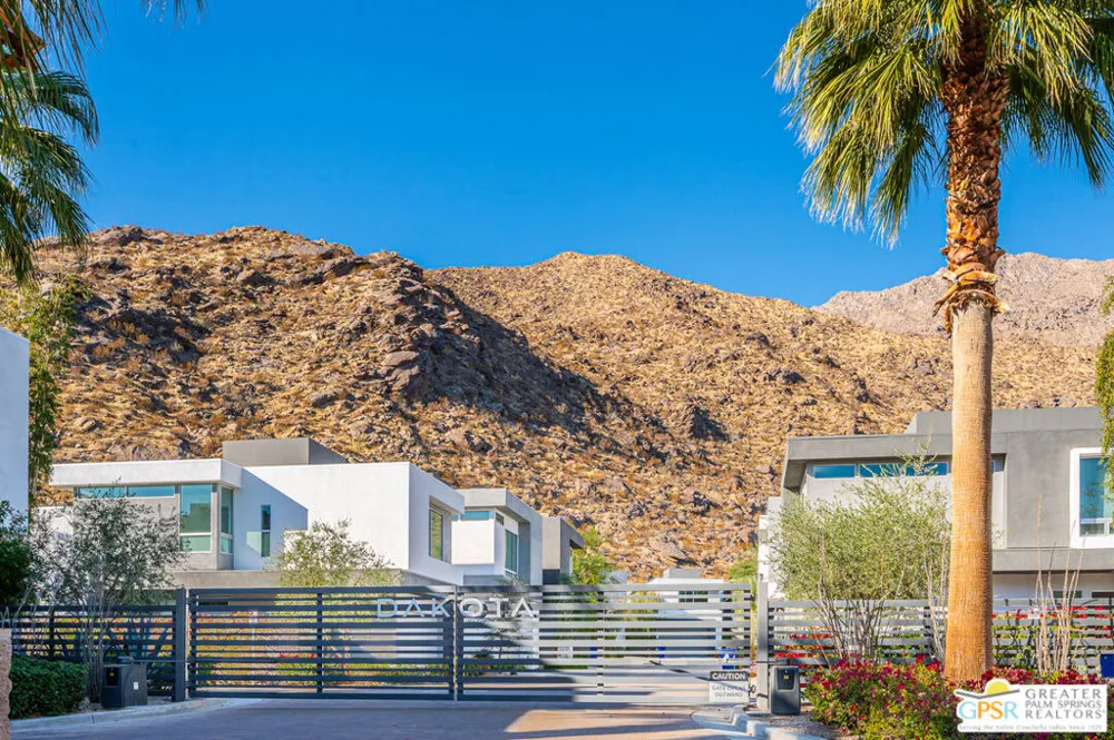 1009 Iris Lane Palm Springs, CA 92264