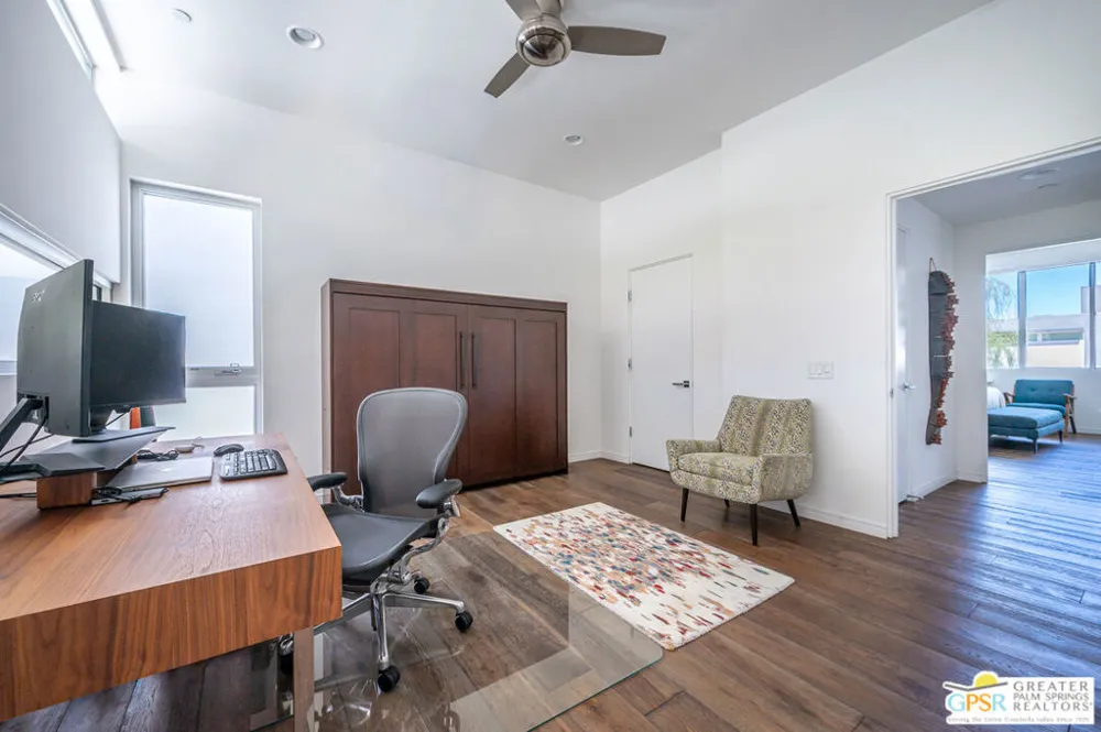 1009 Iris Lane Palm Springs, CA 92264