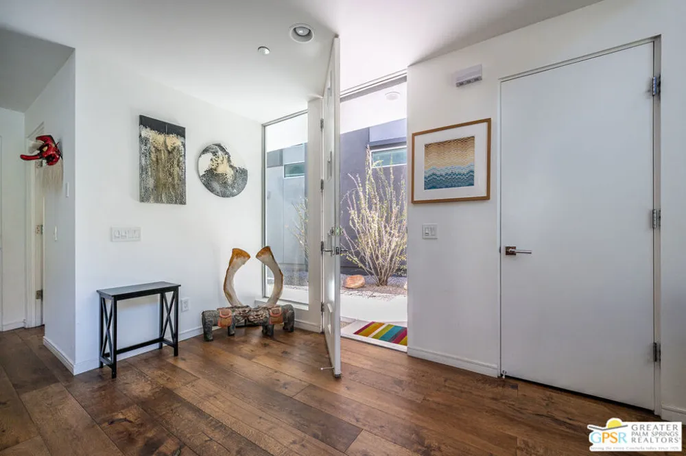 1009 Iris Lane Palm Springs, CA 92264