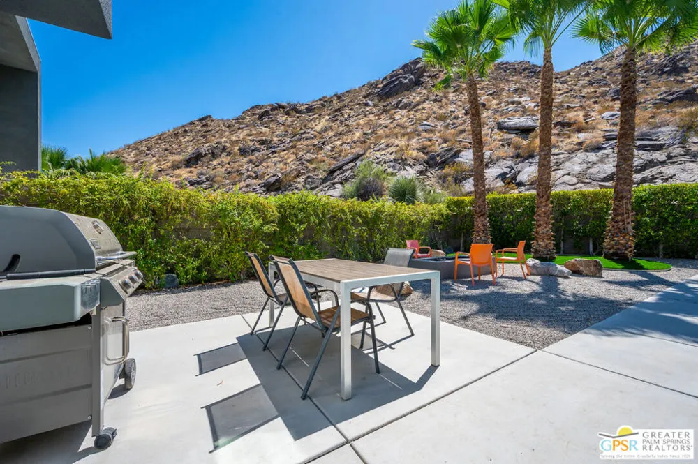 1009 Iris Lane Palm Springs, CA 92264
