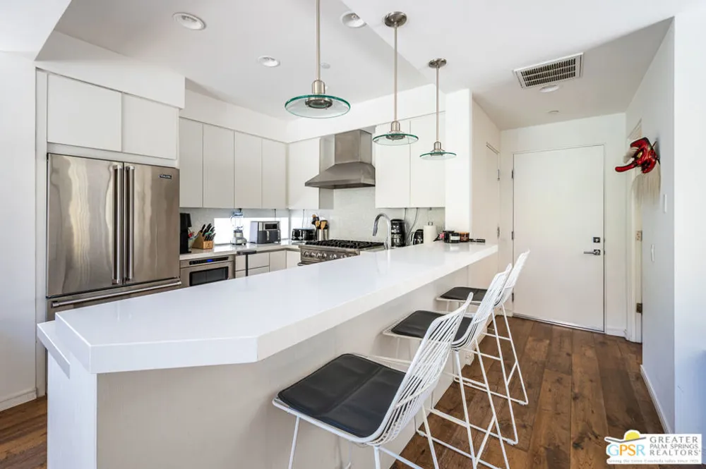 1009 Iris Lane Palm Springs, CA 92264