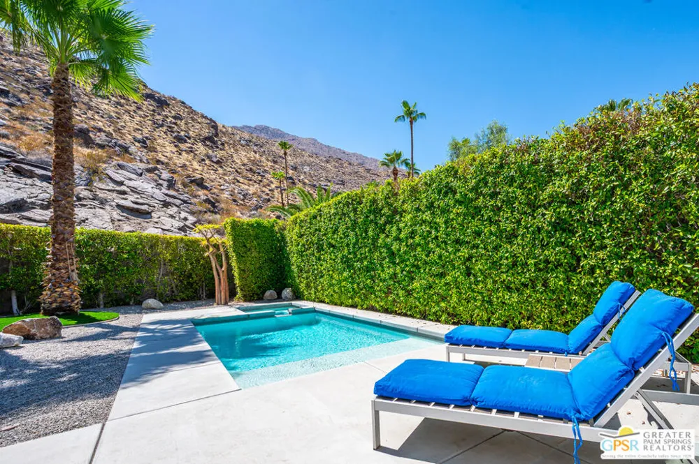 1009 Iris Lane Palm Springs, CA 92264