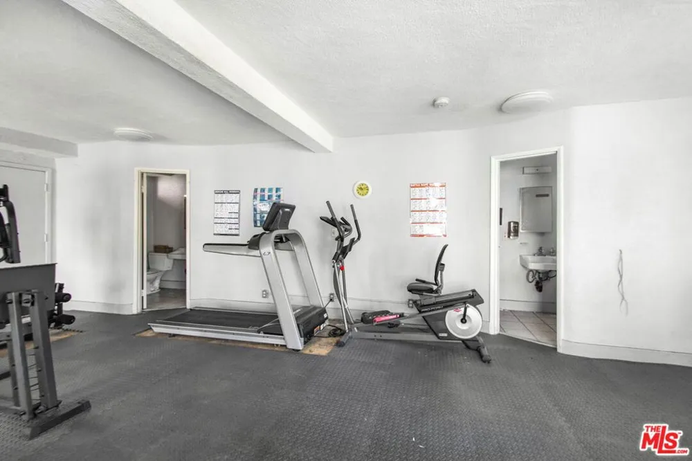 7129 Coldwater Canyon Avenue #10 North Hollywood, CA 91605