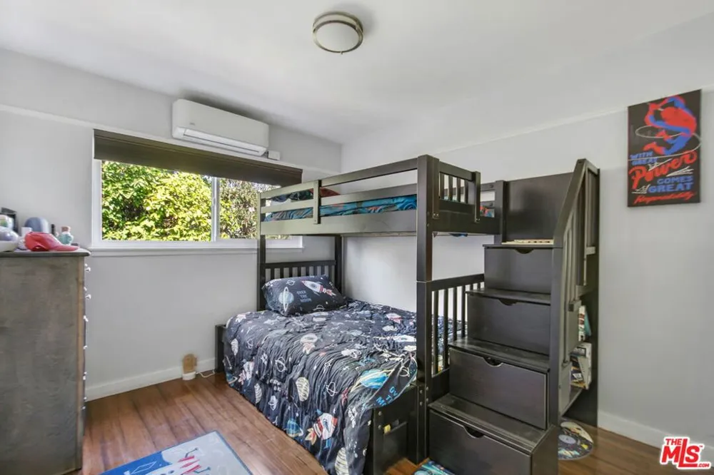 7129 Coldwater Canyon Avenue #10 North Hollywood, CA 91605