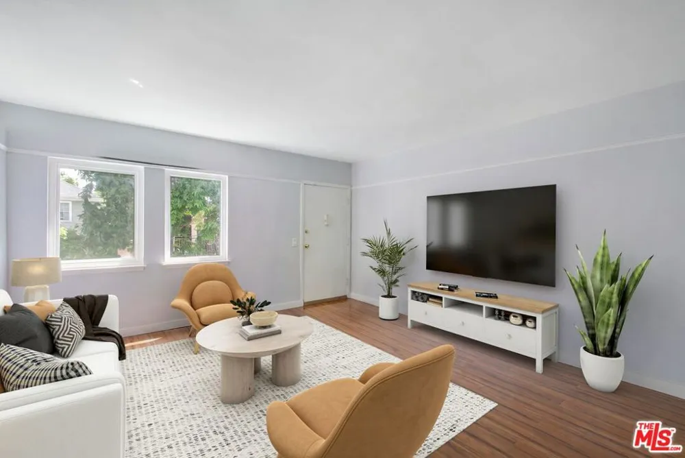 7129 Coldwater Canyon Avenue #10 North Hollywood, CA 91605