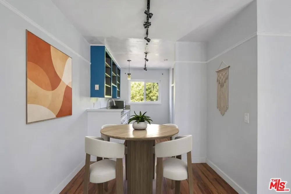 7129 Coldwater Canyon Avenue #10 North Hollywood, CA 91605