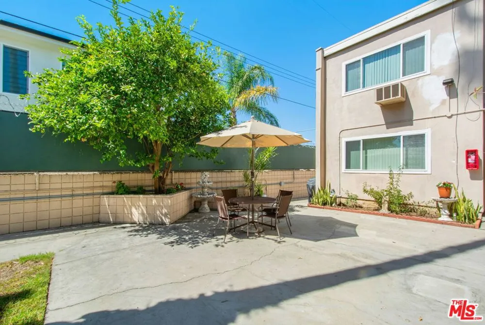 7129 Coldwater Canyon Avenue #10 North Hollywood, CA 91605