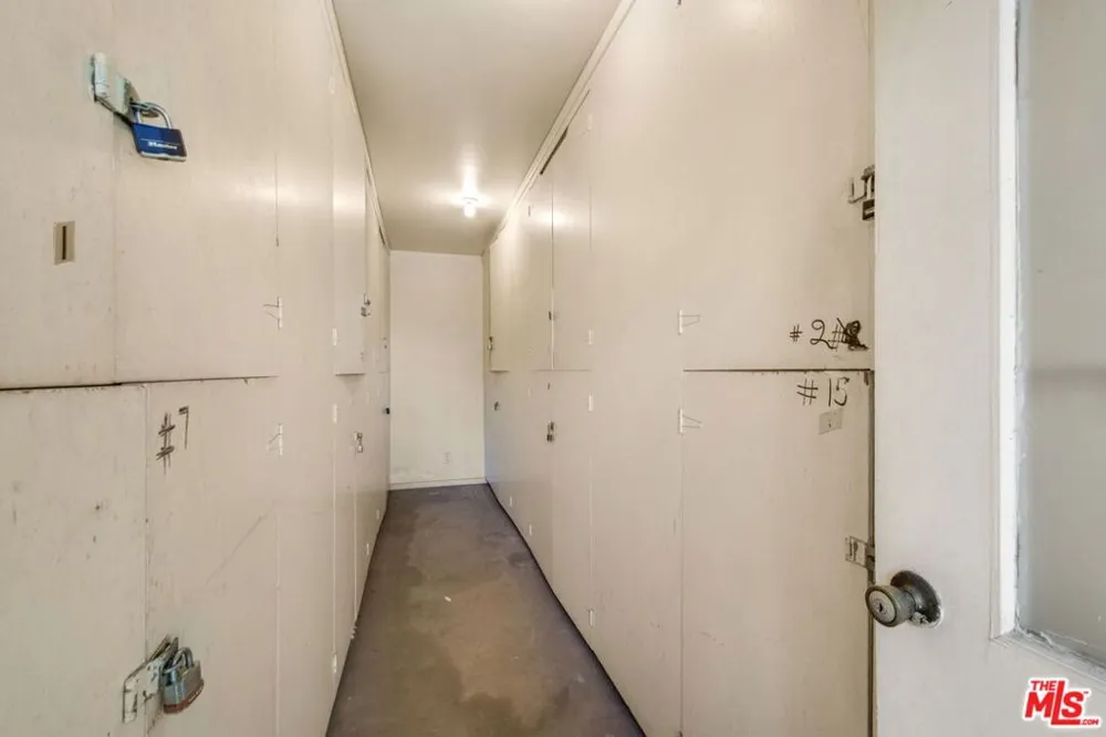 7129 Coldwater Canyon Avenue #10 North Hollywood, CA 91605