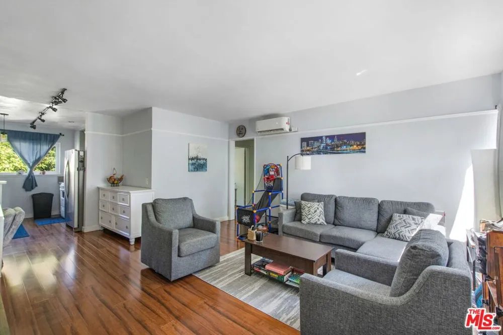 7129 Coldwater Canyon Avenue #10 North Hollywood, CA 91605