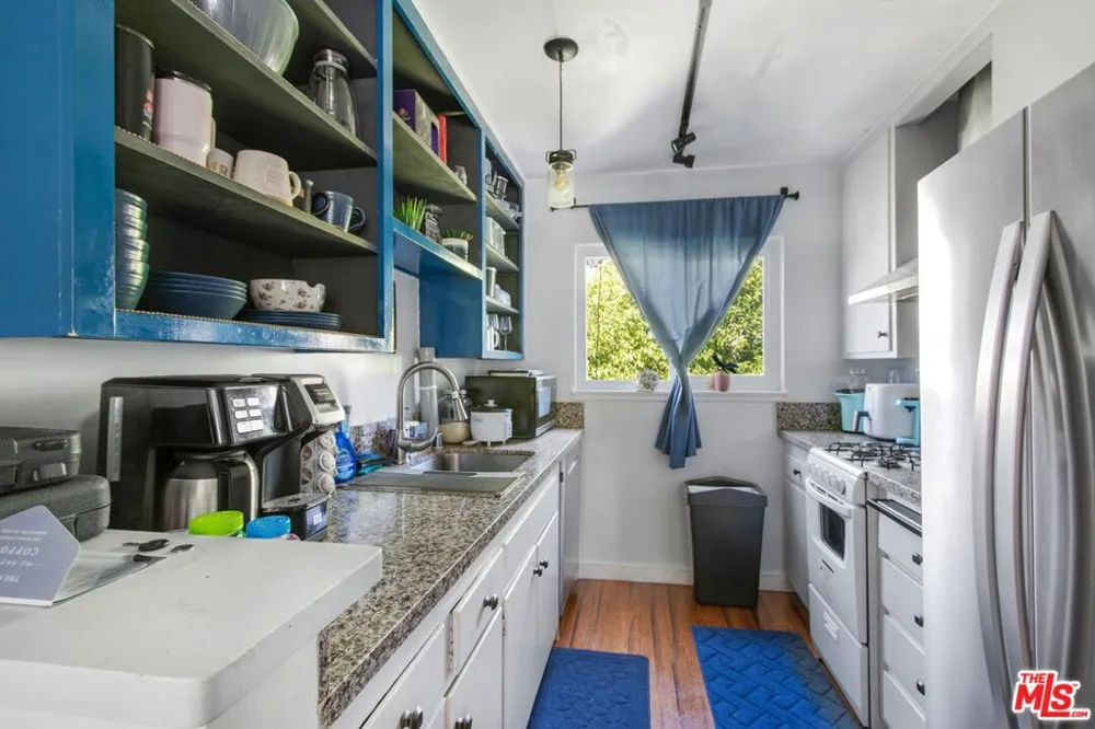 7129 Coldwater Canyon Avenue #10 North Hollywood, CA 91605