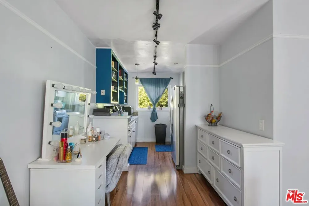 7129 Coldwater Canyon Avenue #10 North Hollywood, CA 91605