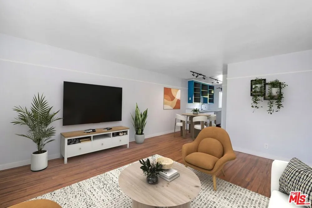 7129 Coldwater Canyon Avenue #10 North Hollywood, CA 91605