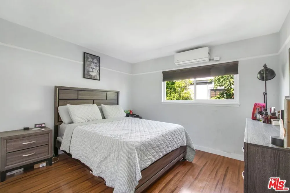7129 Coldwater Canyon Avenue #10 North Hollywood, CA 91605