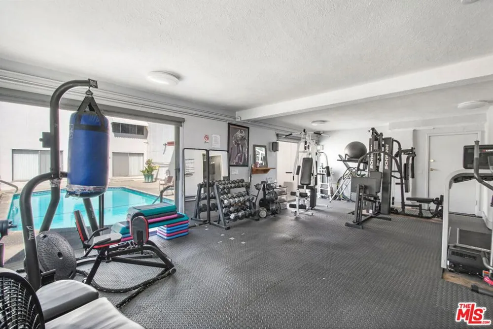 7129 Coldwater Canyon Avenue #10 North Hollywood, CA 91605