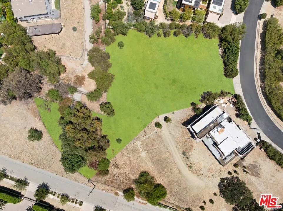18149 Knoll Hill Granada Hills, CA 91344
