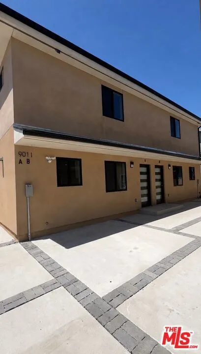 9011 Holmes Avenue #A Los Angeles, CA 90002