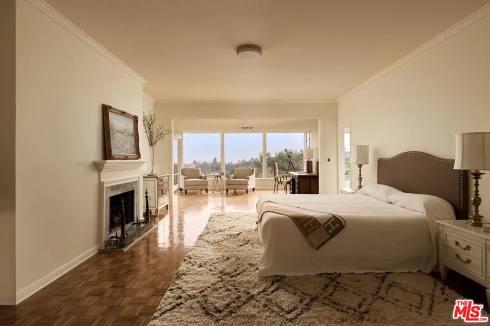 949 Norman Place Los Angeles, CA 90049