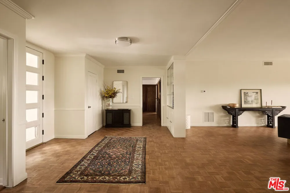 949 Norman Place Los Angeles, CA 90049