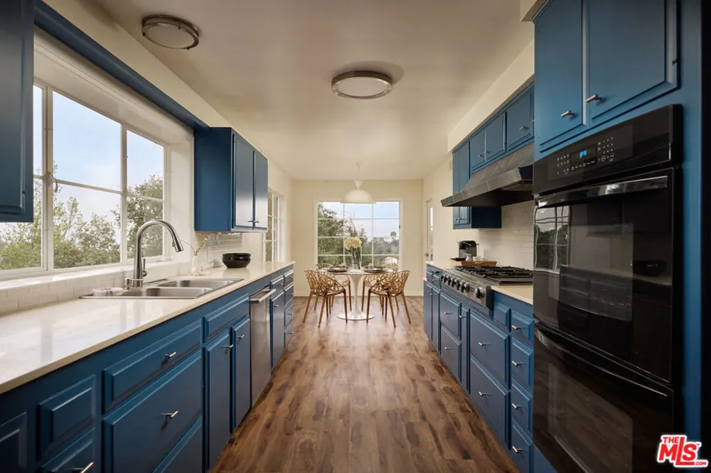 949 Norman Place Los Angeles, CA 90049