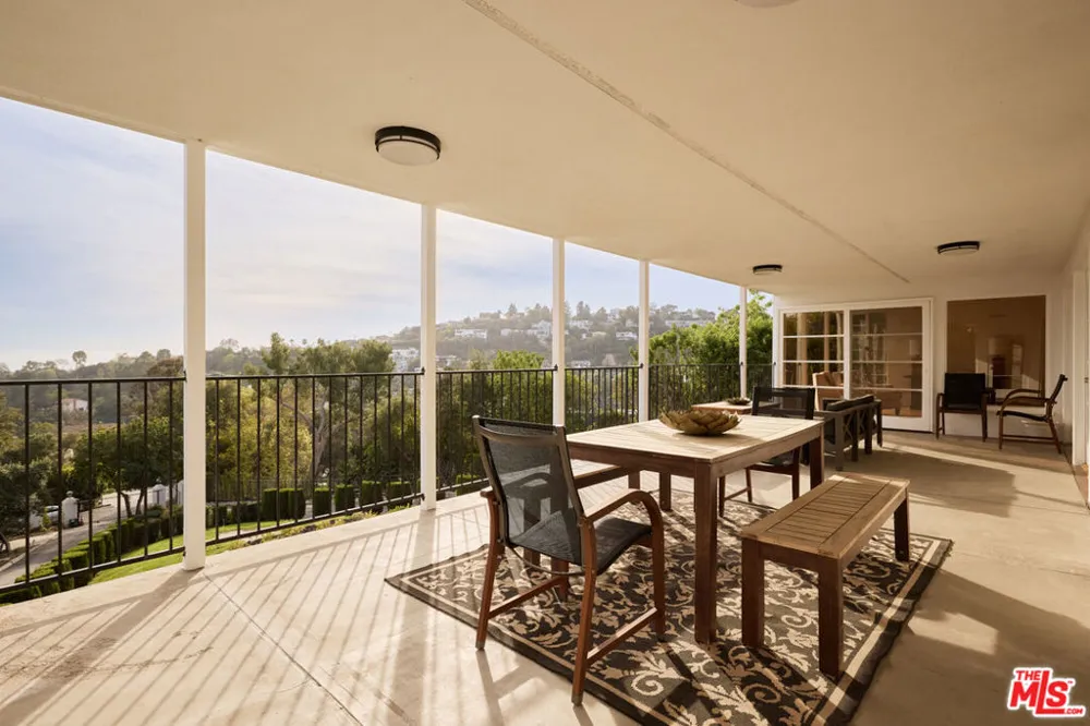 949 Norman Place Los Angeles, CA 90049