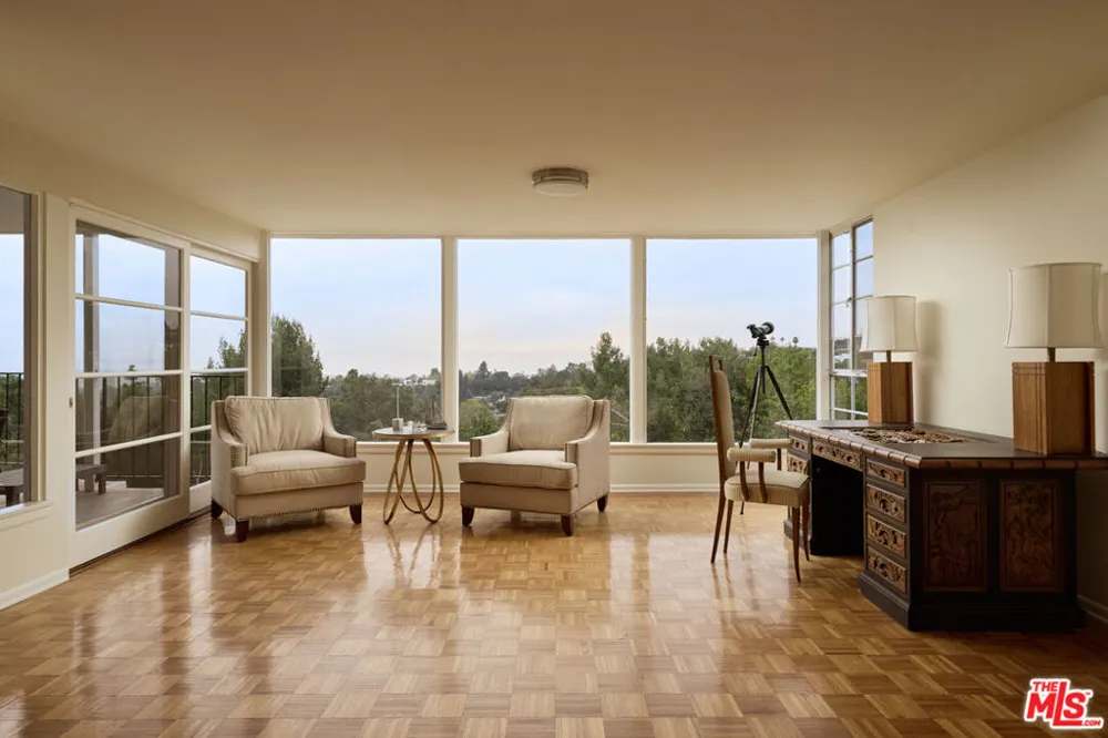 949 Norman Place Los Angeles, CA 90049
