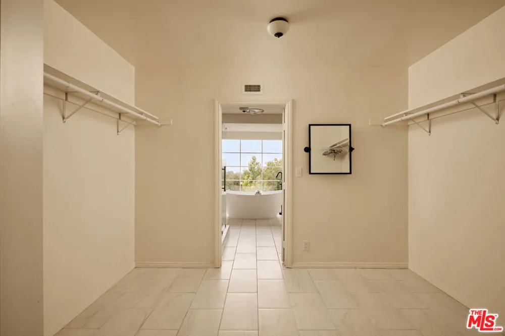 949 Norman Place Los Angeles, CA 90049