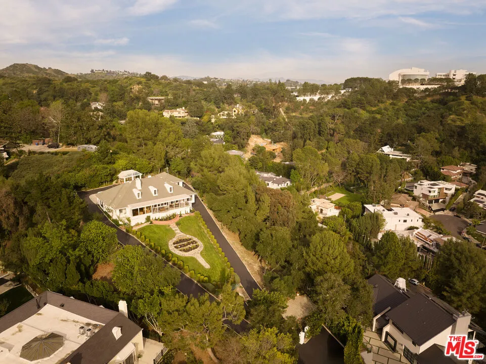 949 Norman Place Los Angeles, CA 90049