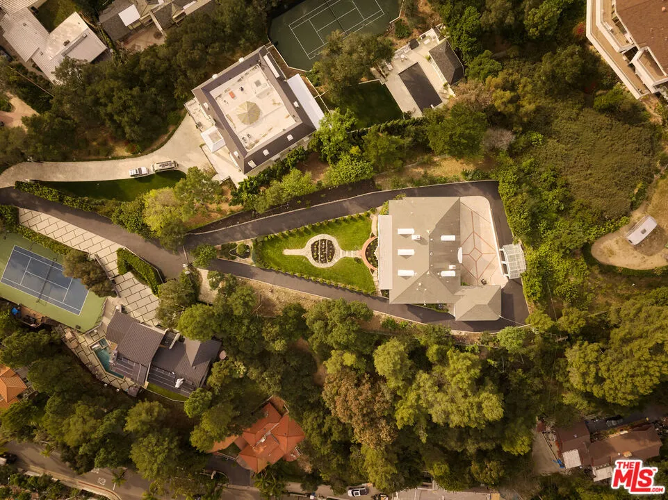 949 Norman Place Los Angeles, CA 90049