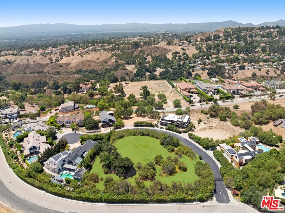 18160 Knoll Hill Granada Hills, CA 91344