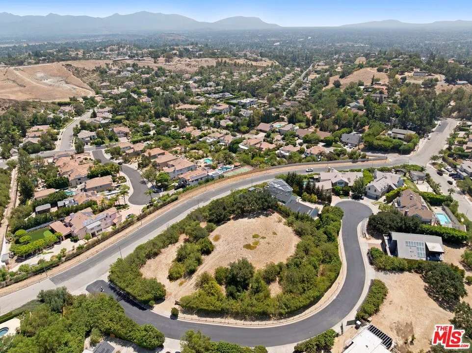 18160 Knoll Hill Granada Hills, CA 91344