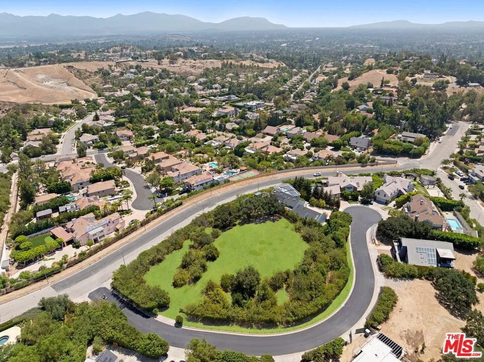 18160 Knoll Hill Granada Hills, CA 91344