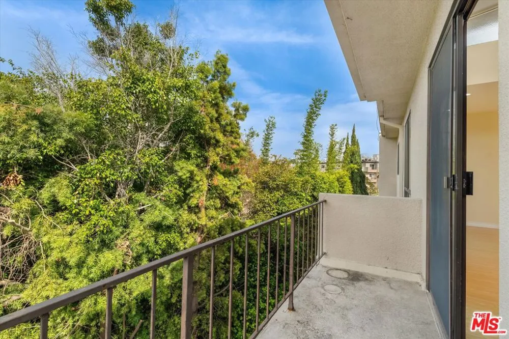 2175 S Beverly Glen Boulevard #406 Los Angeles, CA 90025