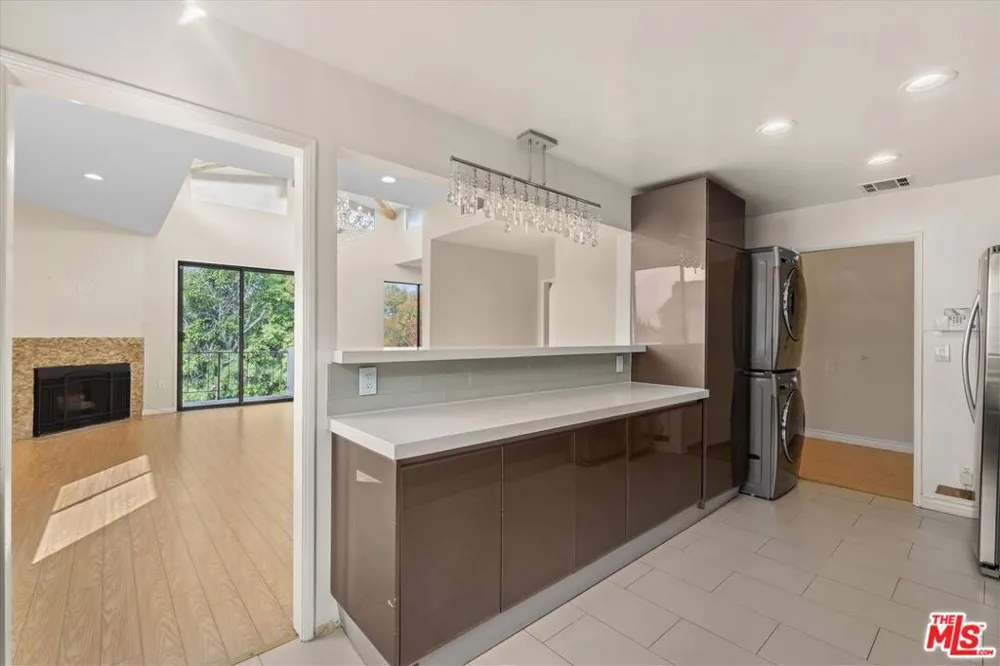 2175 S Beverly Glen Boulevard #406 Los Angeles, CA 90025