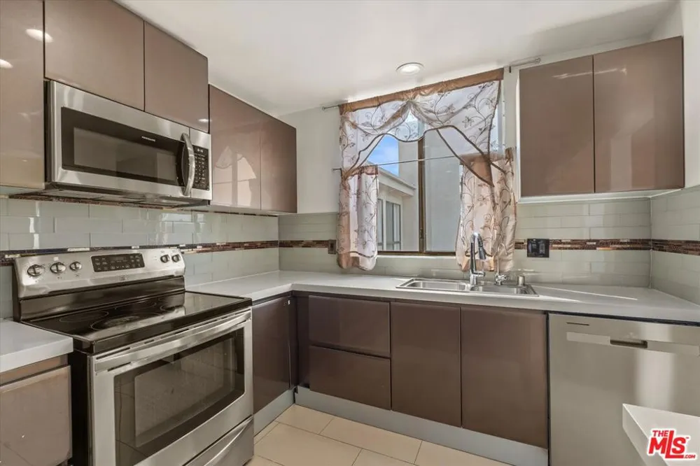 2175 S Beverly Glen Boulevard #406 Los Angeles, CA 90025