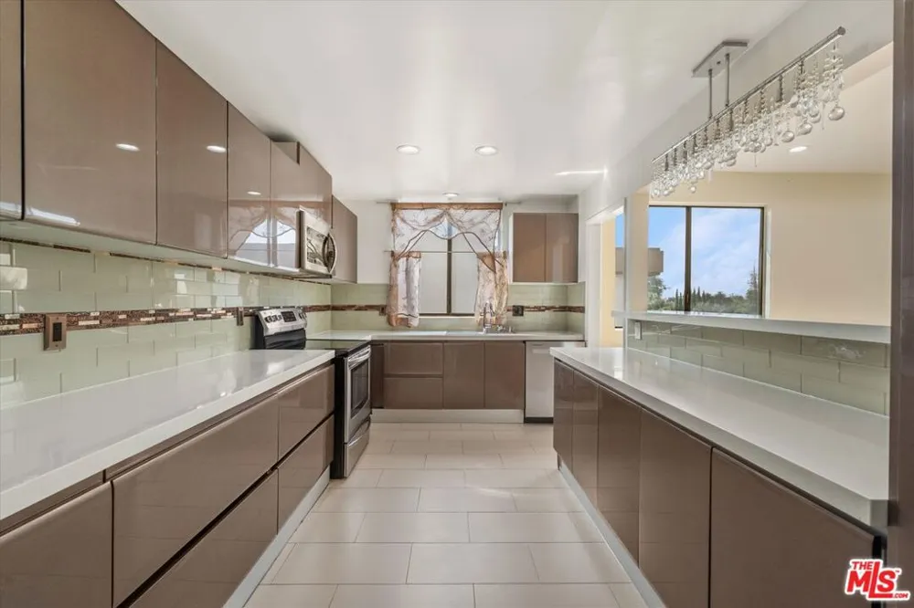 2175 S Beverly Glen Boulevard #406 Los Angeles, CA 90025