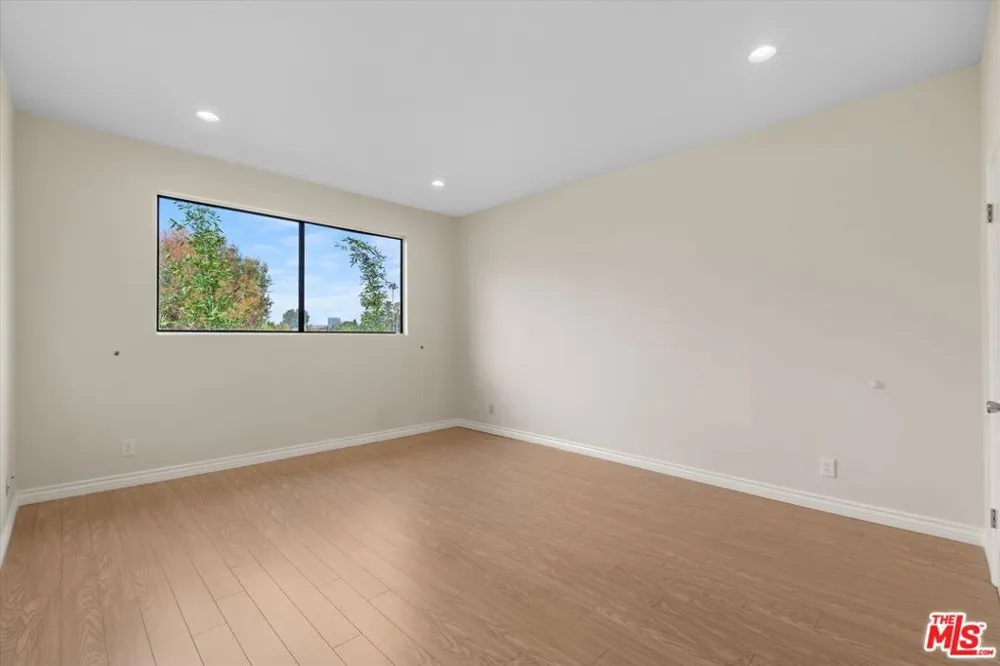 2175 S Beverly Glen Boulevard #406 Los Angeles, CA 90025