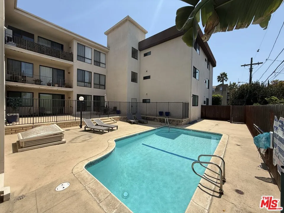 2175 S Beverly Glen Boulevard #406 Los Angeles, CA 90025