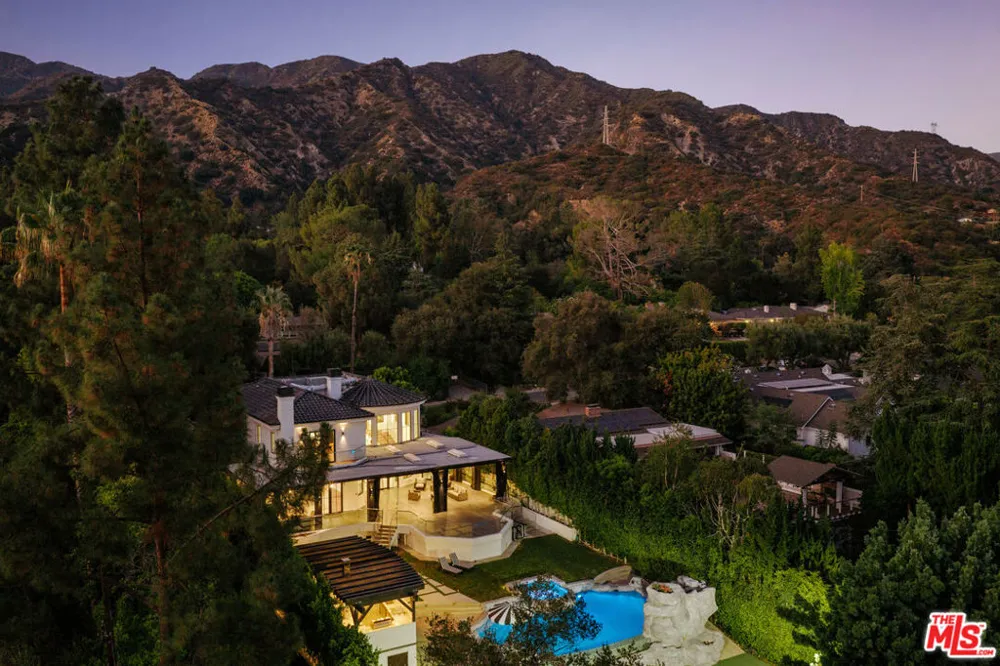 1246 El Vago Street La Canada Flintridge, CA 91011