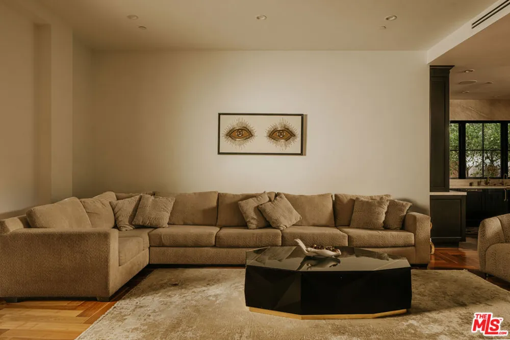1246 El Vago Street La Canada Flintridge, CA 91011