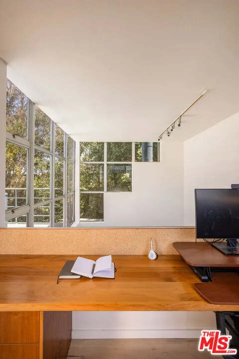 2433 28th Street #B Santa Monica, CA 90405