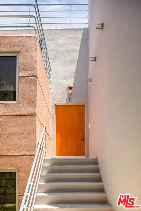 2433 28th Street #B Santa Monica, CA 90405