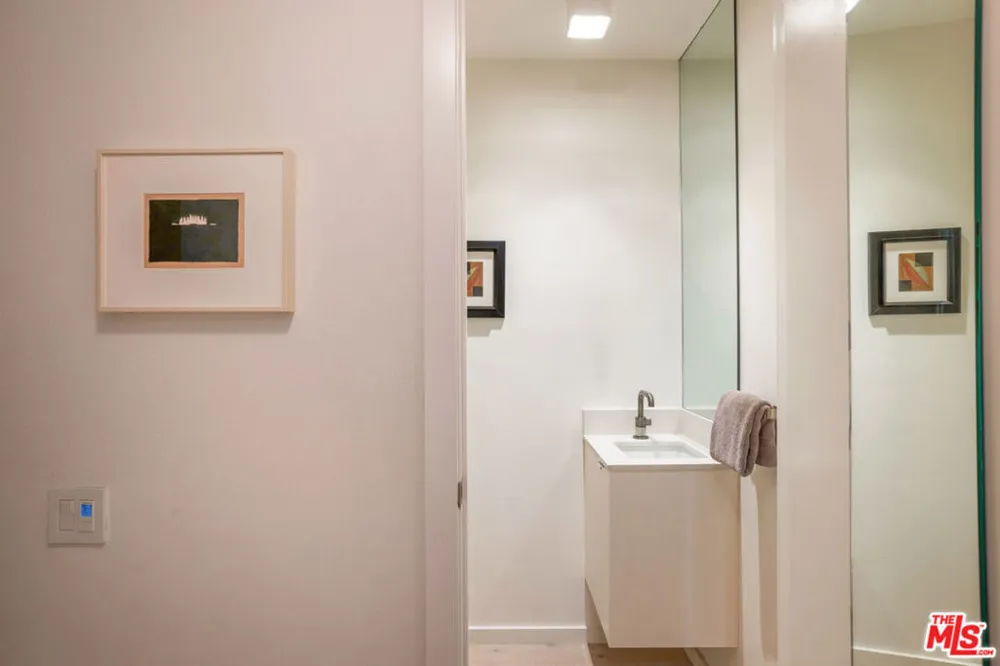 2433 28th Street #B Santa Monica, CA 90405