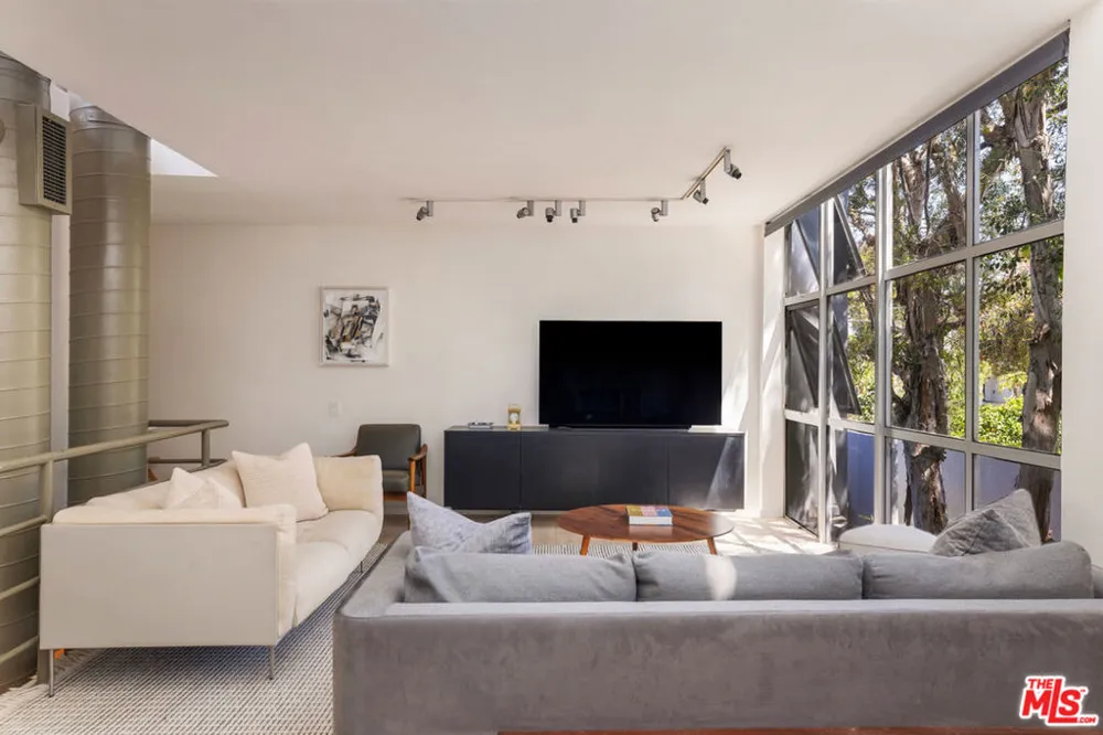 2433 28th Street #B Santa Monica, CA 90405